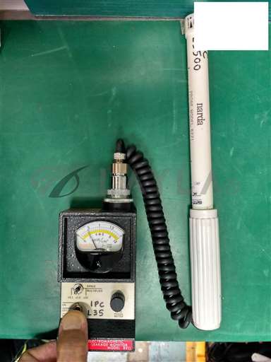 8211/--/NARDA ELECTROMAGNETIC LEAKAGE MONITOR W/ PROBE MODEL 8221 8211/--/_01