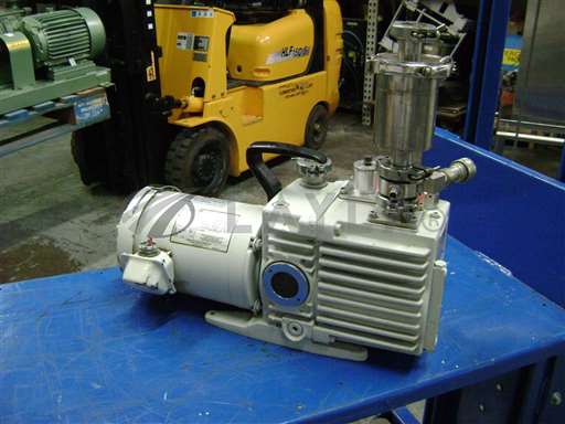D8AC/-/3024 Leybold-Heraeus Trivac D8AC Vacuum Pump/Leybold-Heraeus/_01